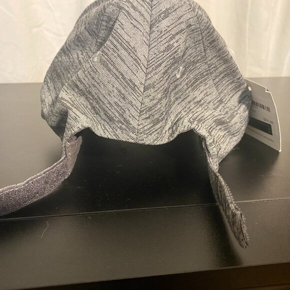 Mercedes-Benz Two-Tone Cap – Unisex & Never Worn! - Picture 3 of 6